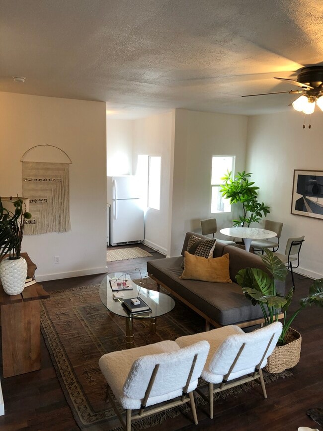 Building Photo - 1006 N El Centro Ave