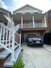 Building Photo - 166 W 54th St