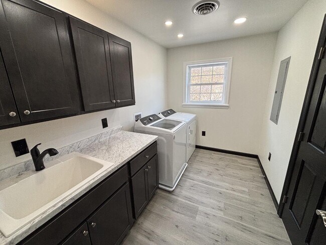 Foto del edificio - 8495 Woodbury Pike