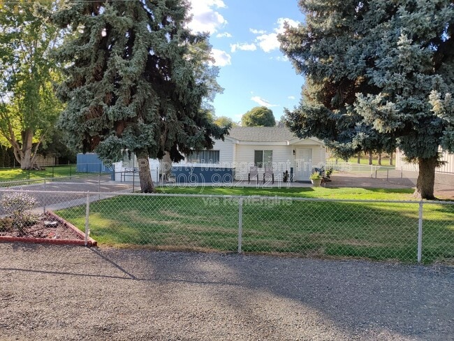 Foto del edificio - 44102 Dimmick Rd