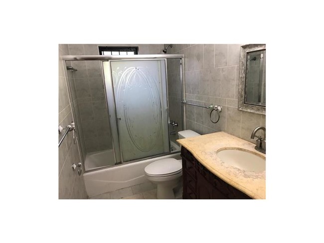 Foto del edificio - 2315 NE 174th St