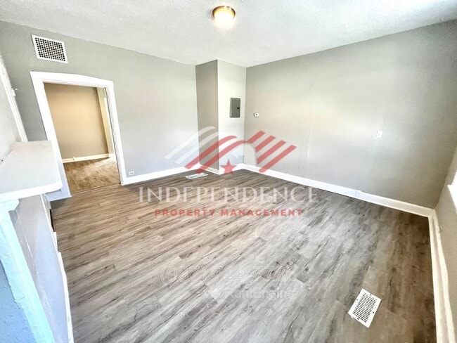 Building Photo - 2212 Calumet St