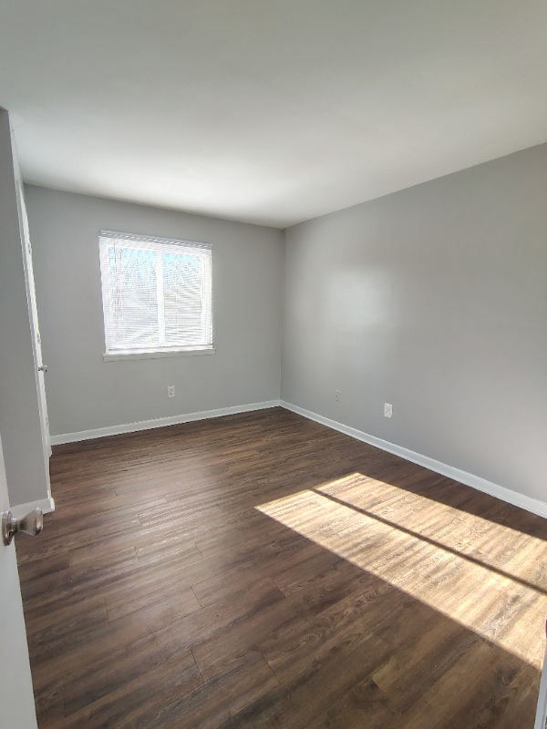 Foto del edificio - 600 Reusens Rd