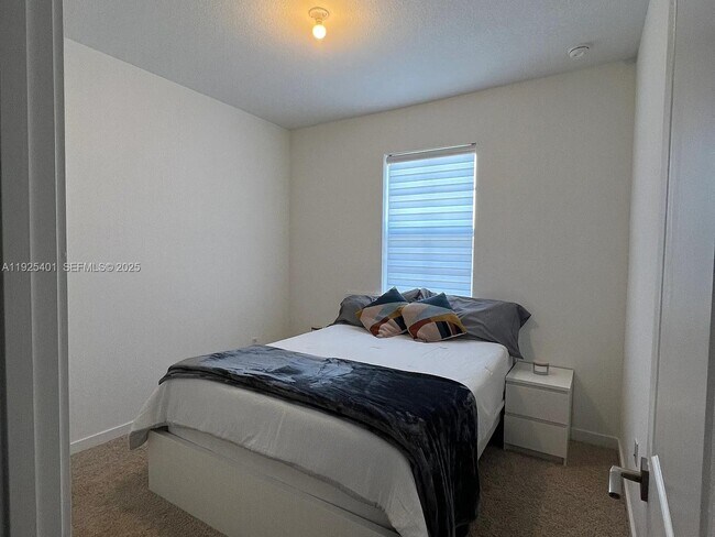 Foto del edificio - 4930 NE 4th St