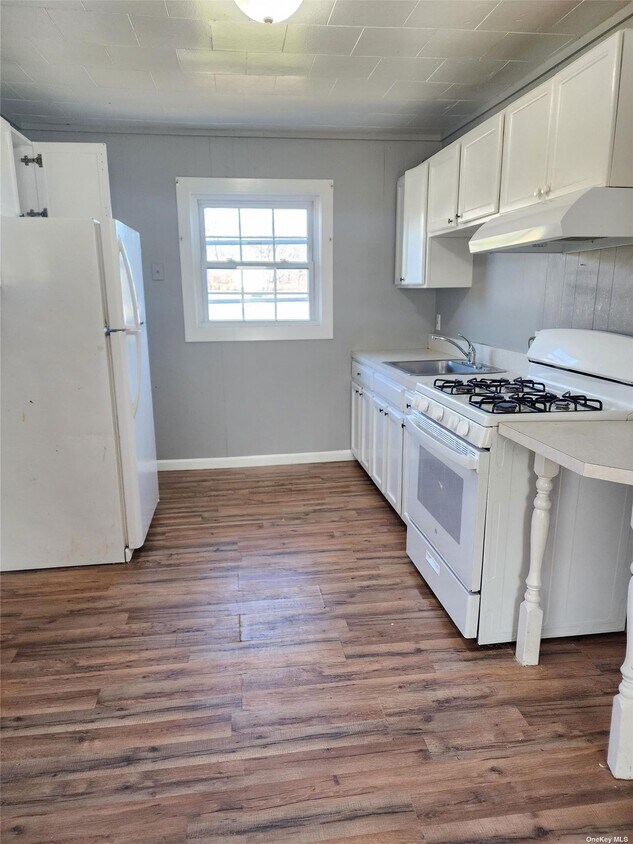 184 Priscilla Ave, Flanders, NY 11901 Room for Rent in Flanders, NY