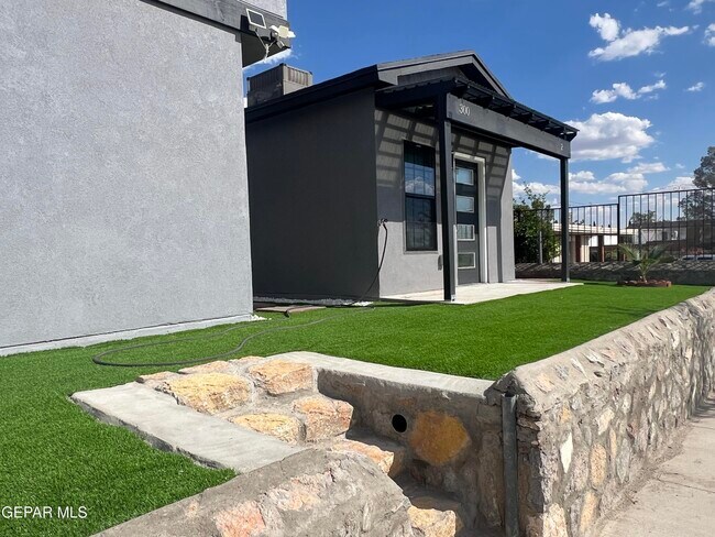 Foto del edificio - 300 Ruby Dr