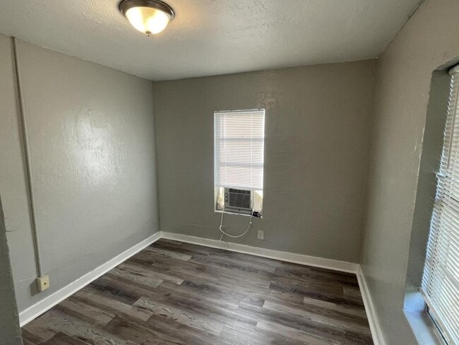Foto del edificio - 1508 Division Ave #2
