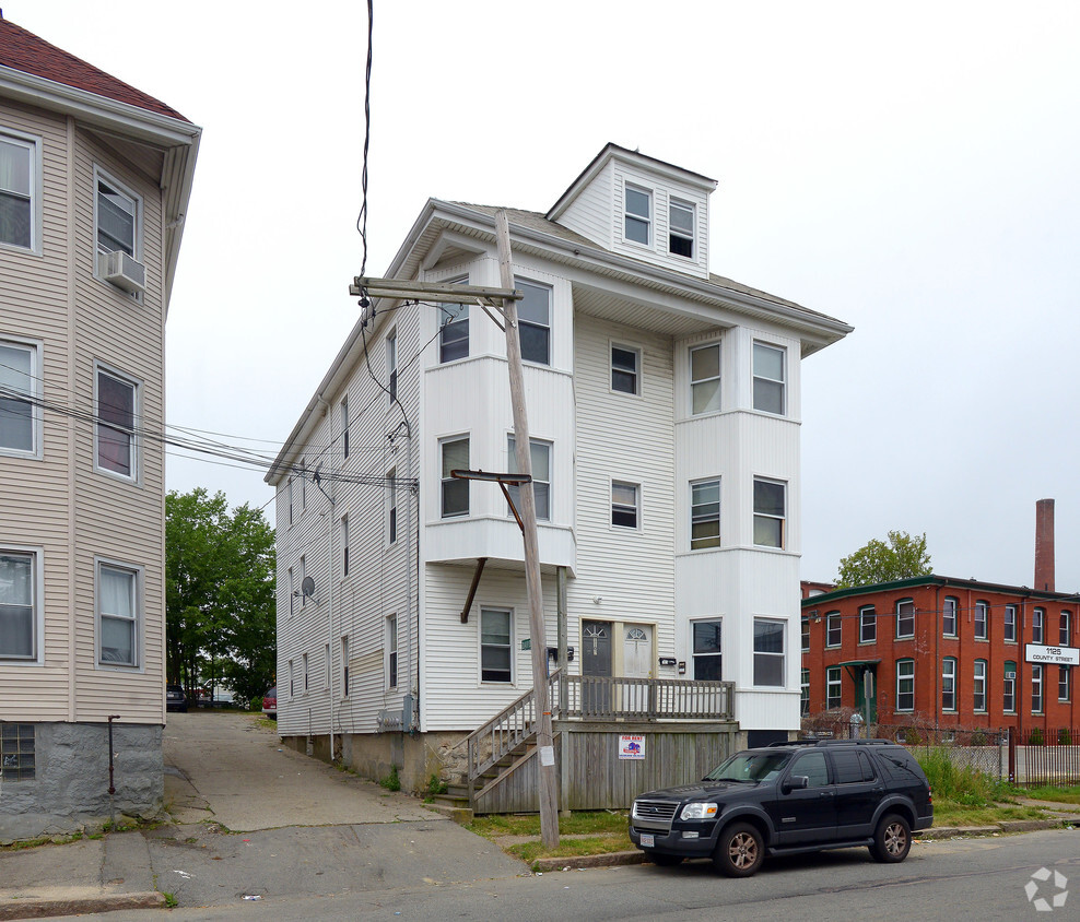 1105-1107 County St, New Bedford, MA 02746 - Apartments in New Bedford ...