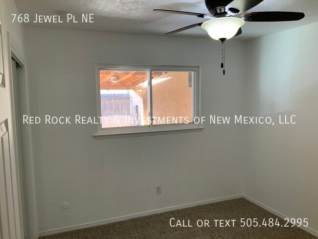 Foto del edificio - 768 Jewel Pl NE