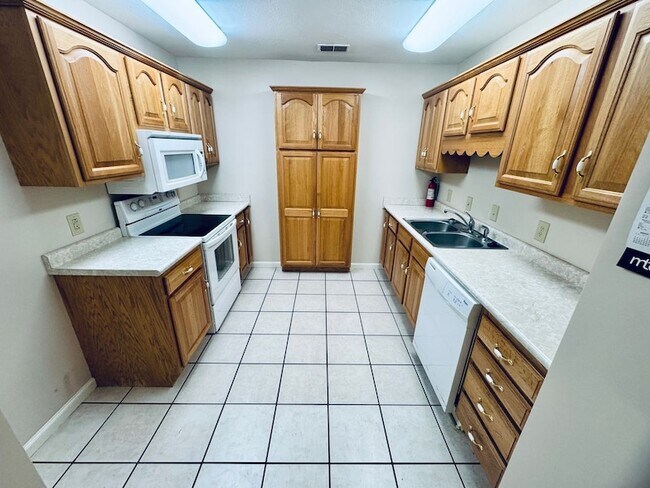 Foto del edificio - 325 Franklin Terrace