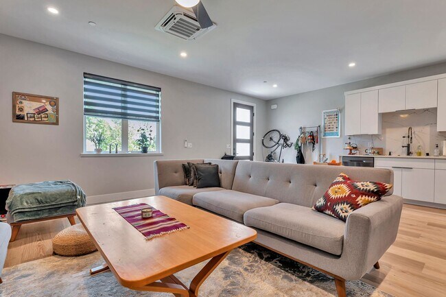 Foto del edificio - Fresh and Mondern 1BD/1BA Upstairs ADU Near Downtown Livermore!