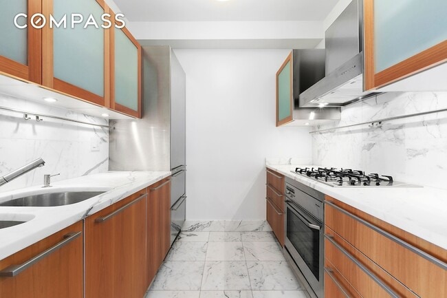 Building Photo - 25 Columbus Cir