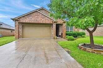 Building Photo - 1512 Greenbrier Dr