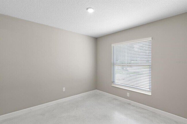 Building Photo - 923 E Clifford Ave