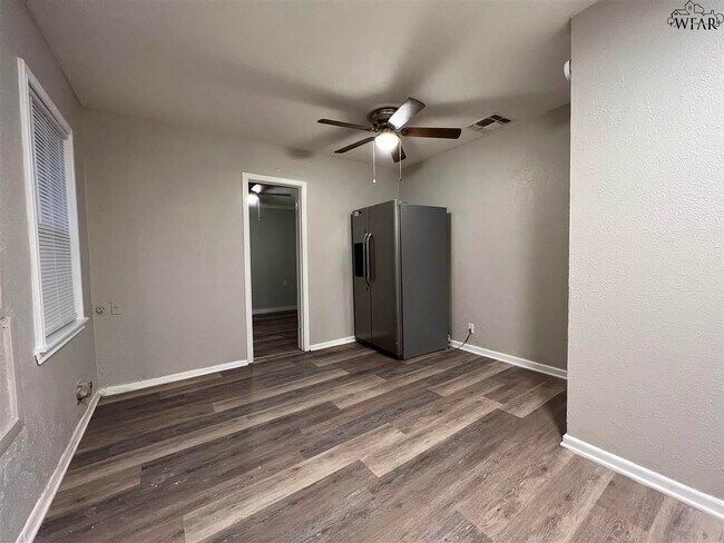 Foto del edificio - 1422 Tanbark Rd