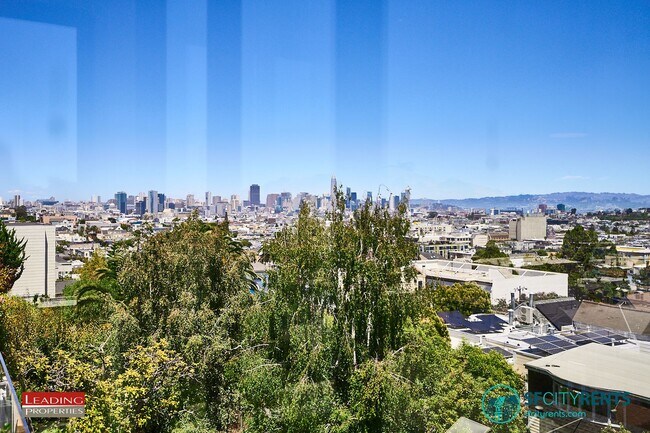 Foto del edificio - Noe Valley: Top Floor Condo w/ City Views, Garage Parking & W/D in unit