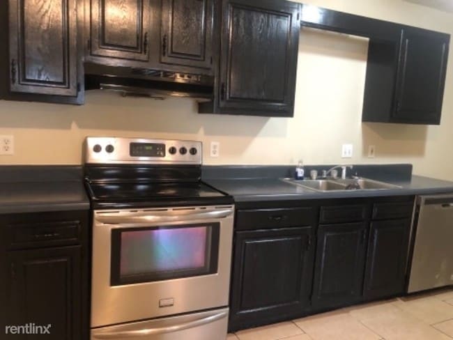 Foto del edificio - 2 br, 1 bath Apartment - 2004 Sycamore pl