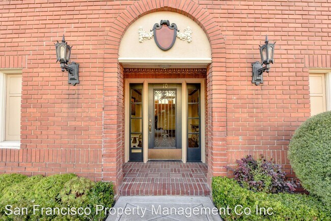 Building Photo - 10 10th Ave
