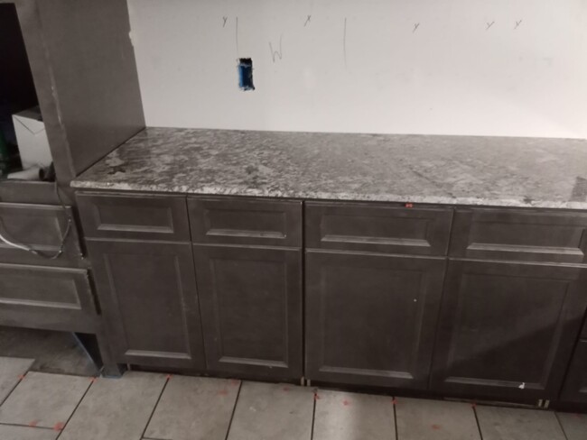 granite countertops - 399 S Division St