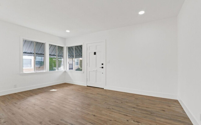 Foto del edificio - 2432 Belmont Ave