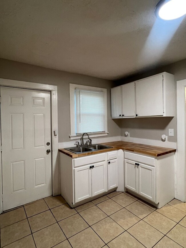 Foto del edificio - 2914 Winthrop Ave