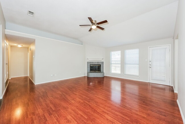 Building Photo - 512 Blue Haze Dr