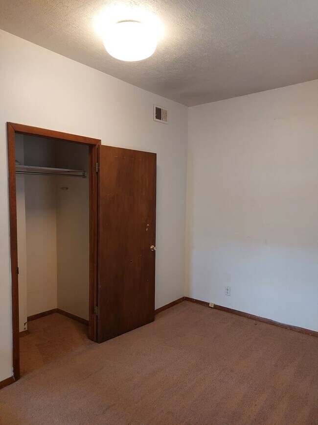 Building Photo - 1610 8th Ave