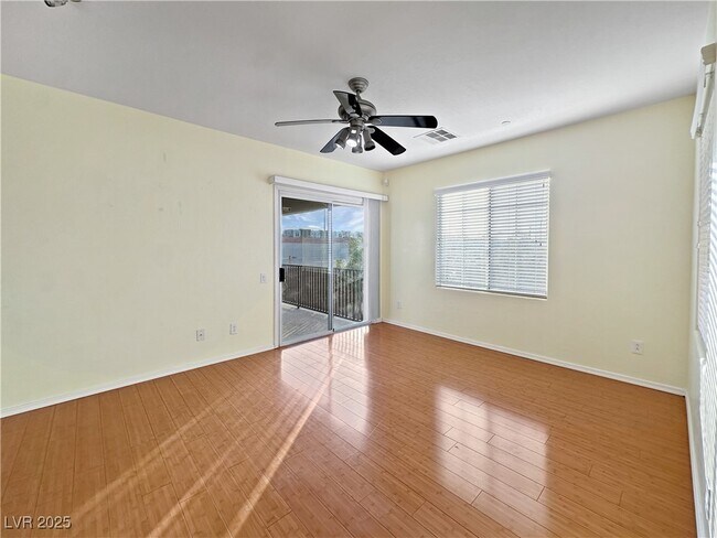 Foto del edificio - 6868 Sky Pointe Dr