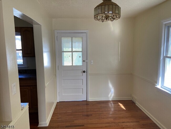 Foto del edificio - 335 Winans Ave