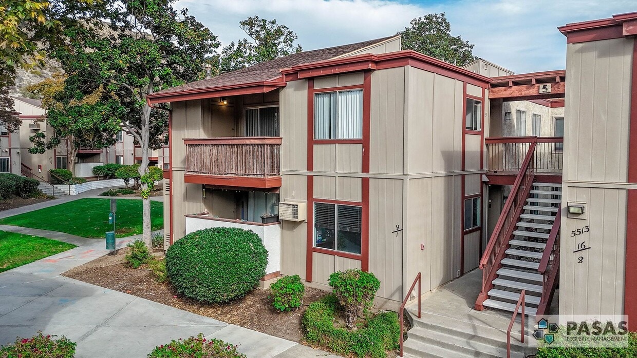 Foto principal - 2nd Floor 3 bed/2 bath Condo!