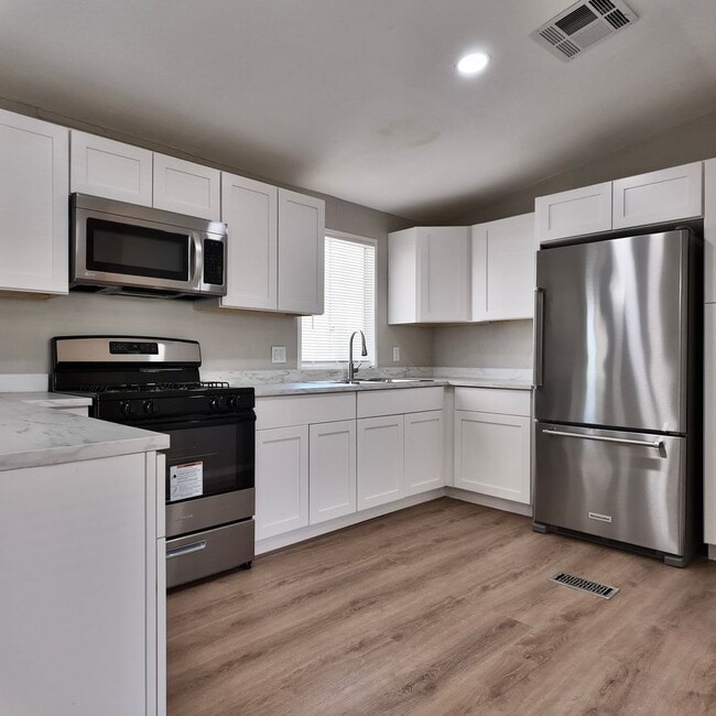 Building Photo - Updated 3-Bed, 2-Bath Home in Active 55+ C...