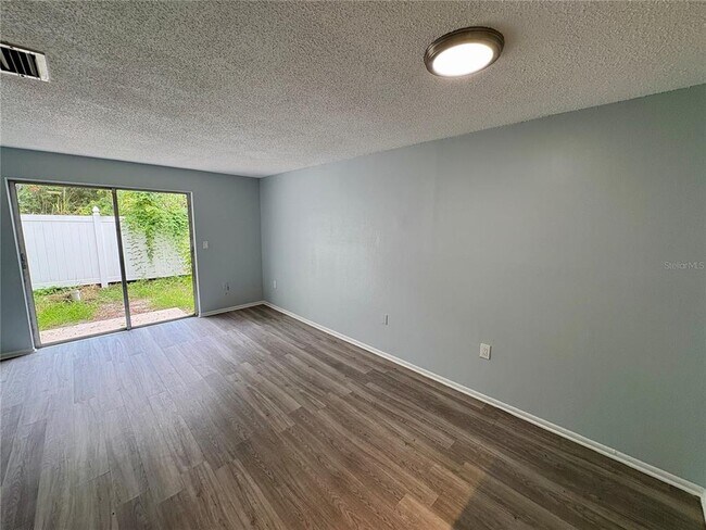 Building Photo - 408 57th Ave Dr E