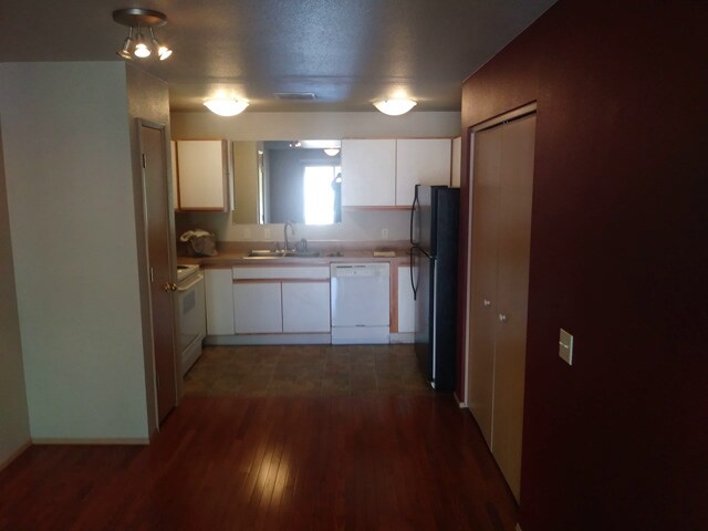 Kitchen - 3335 N Lakeharbor Ln