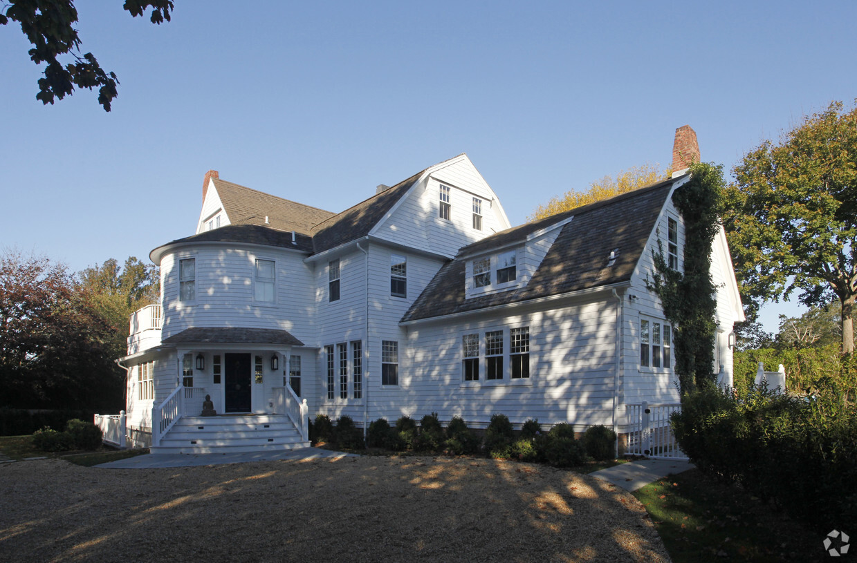Building Photo - 257 S Main St