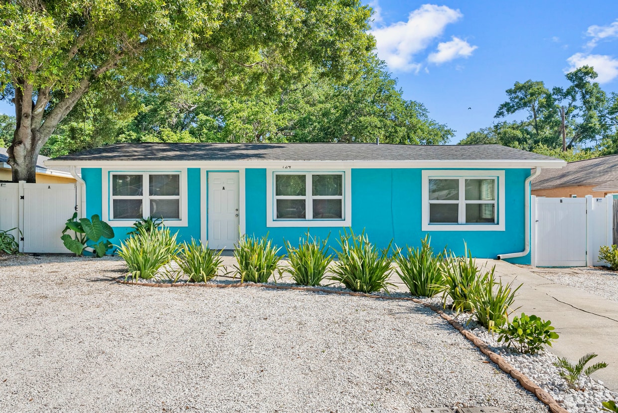 Primary Photo - Lovely Largo Home