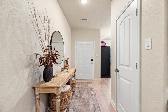 Foto del edificio - 9703 Paloma Creek Dr