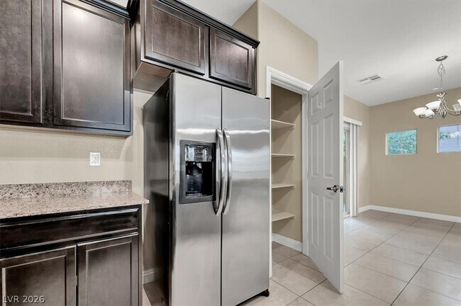 Foto del edificio - 9490 Alma Ridge Ave