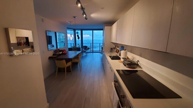 Foto del edificio - 501 NE 31st St