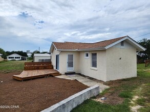 Building Photo - 205 1st St