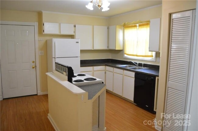 Foto del edificio - 736 Mocksville Hwy