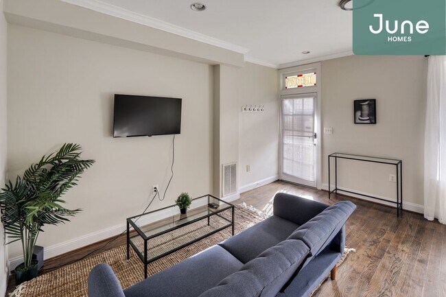 Foto del edificio - ROOM ONLY in 3-bed/2.5-bath Home