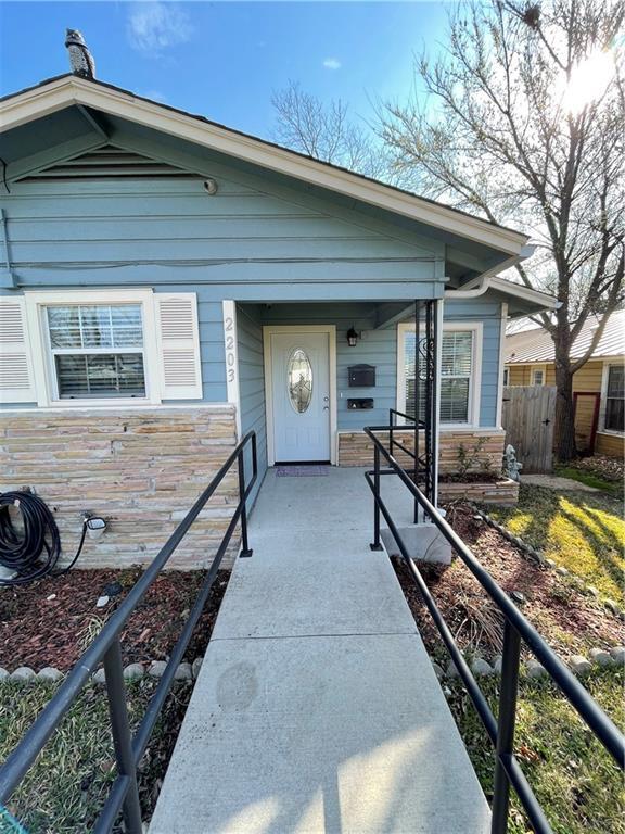 Primary Photo - 2203 Coleto St