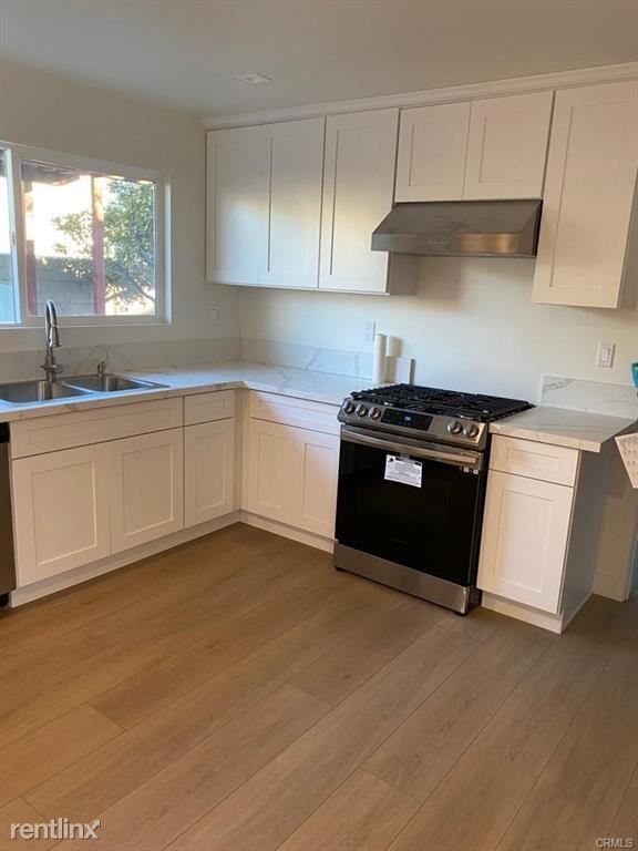 Building Photo - 2 br, 1 bath Triplex - 1743 1/2 256th St
