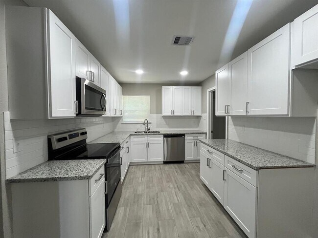 Foto del edificio - 5814 Doulton Dr