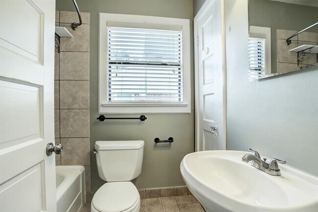 Foto del edificio - 6642 Wildwood Way
