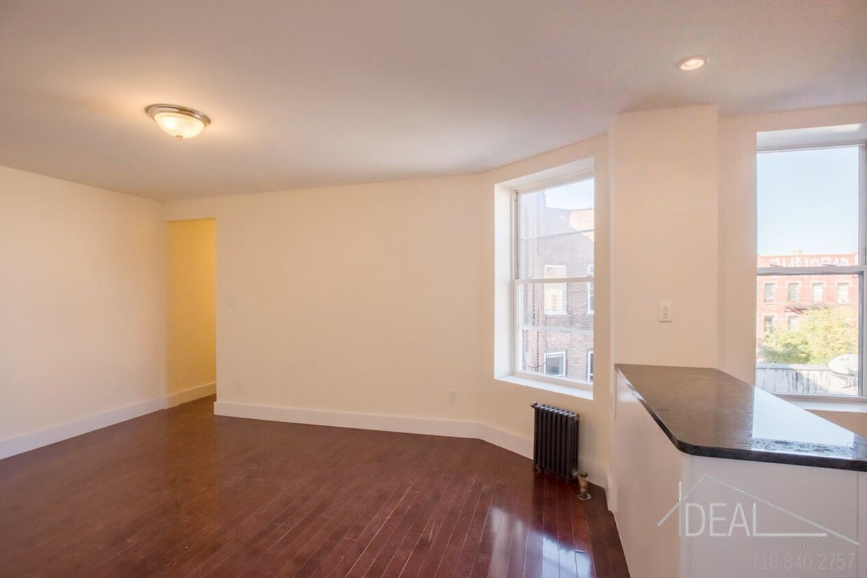 Foto principal - 220 Bainbridge St