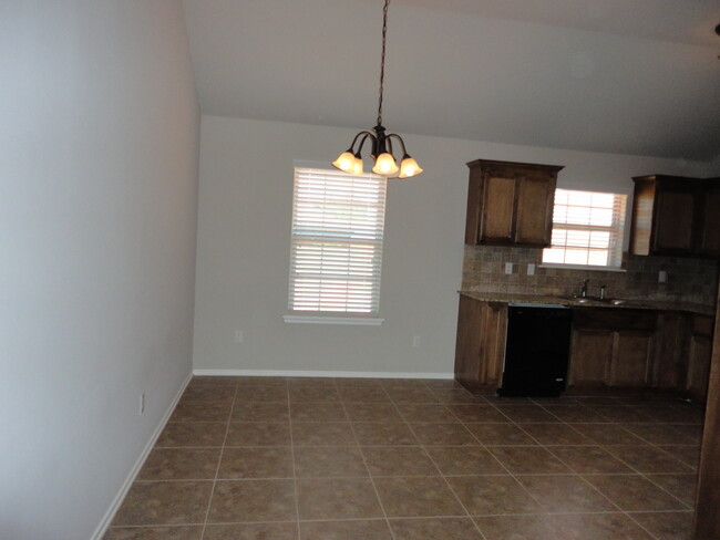 Foto del edificio - 3 bedroom, 2 bathroom, 2 car garage Mustan...
