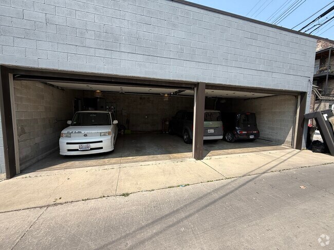 Building Photo - 1514 W 18th Pl