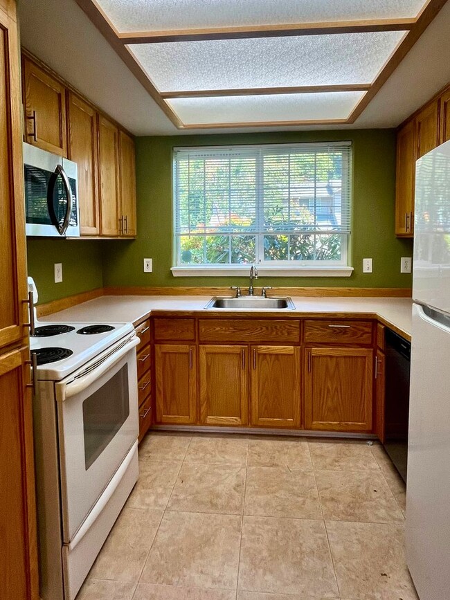 Building Photo - (WES) Spacious 2-Bed, 2-Bath Condo with Lo...