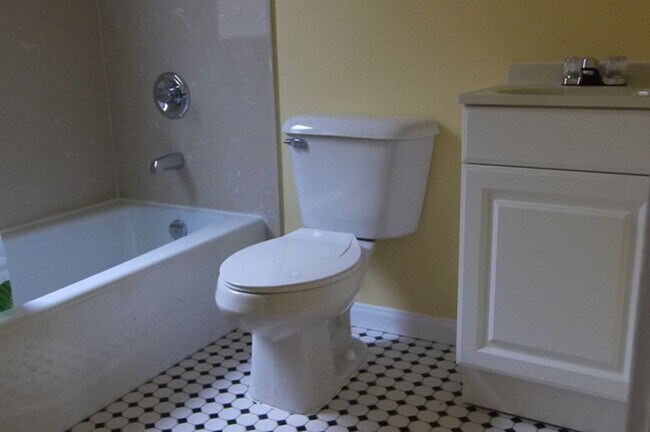 Foto del edificio - Renovated 2 Bedroom, on San Pablo Ave, in ...